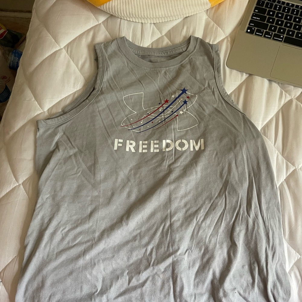 Gray under armor tanktop
